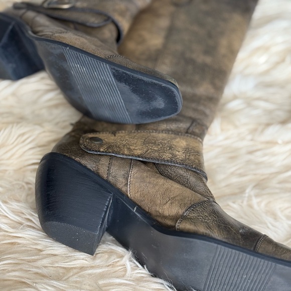 Nine West Military Green distressed boots. - Picture 4 of 6